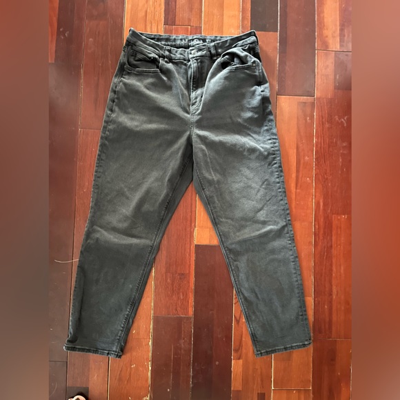 Curvy Mom Jeans with Stretch - Picture 2 of 4